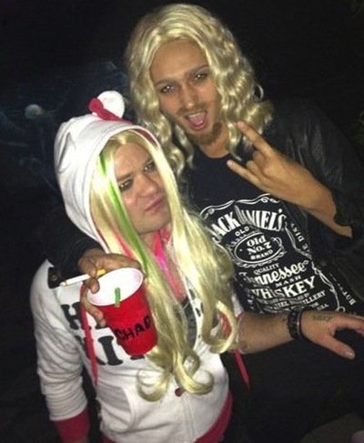 Deryck Whibley and Ari Cooper dress up as Avril Lavign for Halloween