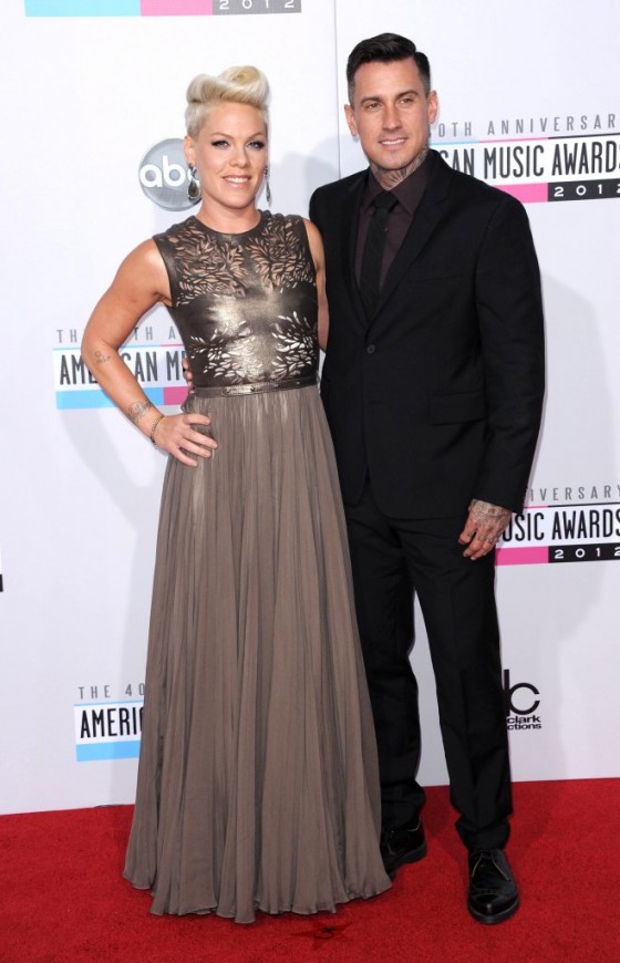 Pink and Cary Hart at the 2012 AMAs red carpet