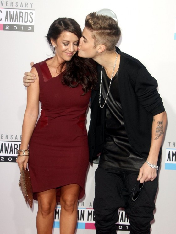 Justin Bieber Mother 2012 AMA red carpet