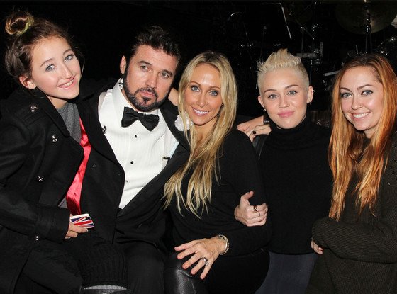 Miley-Cyrus and family