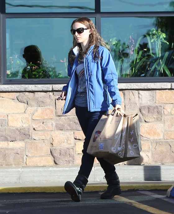 Natalie Portman grocery shopping