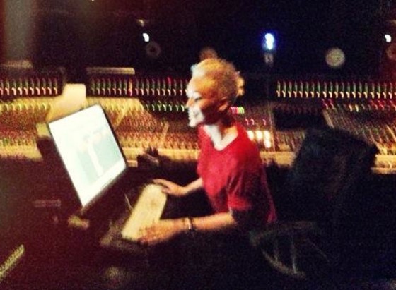 Miley Cyrus in recording studio