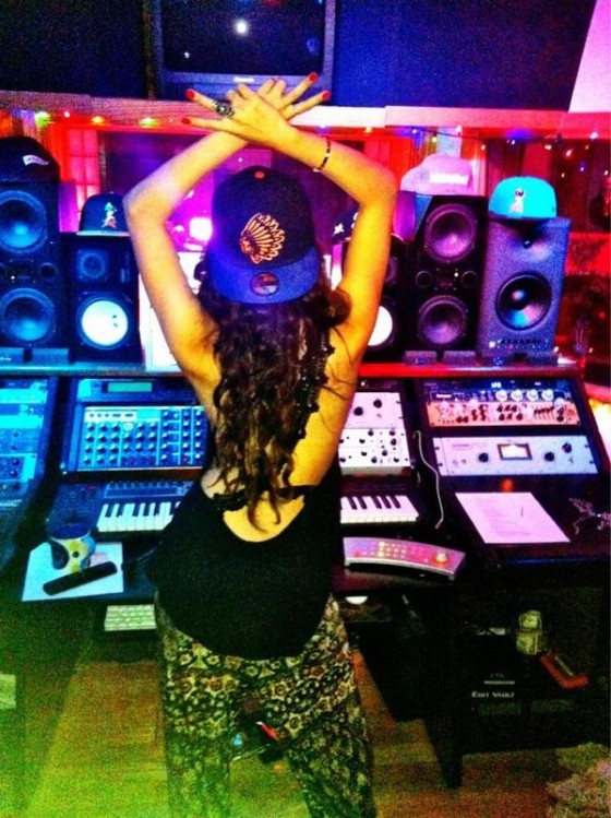 Selena Gomez in studio