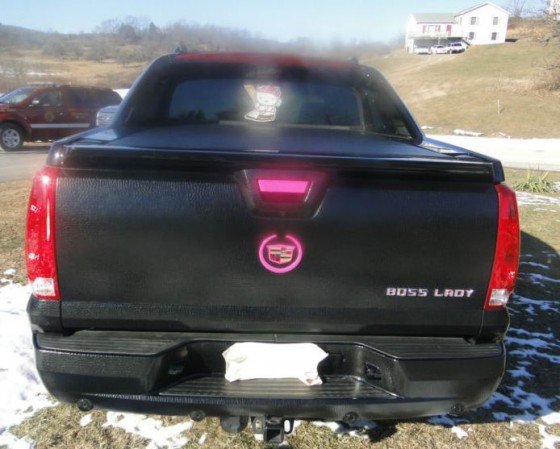 Snooki selling Cadillac truck on Ebay