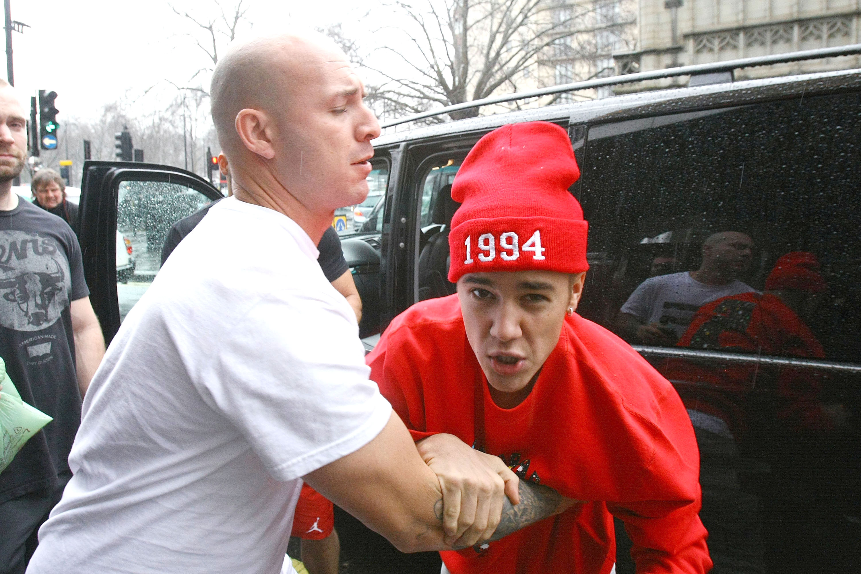 Justin-Bieber attacks paparazzi