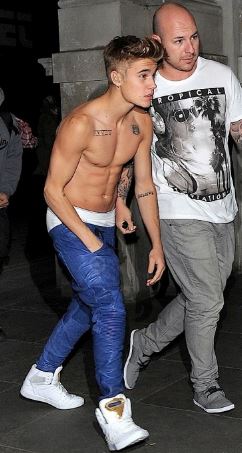 Justin Bieber shirtless