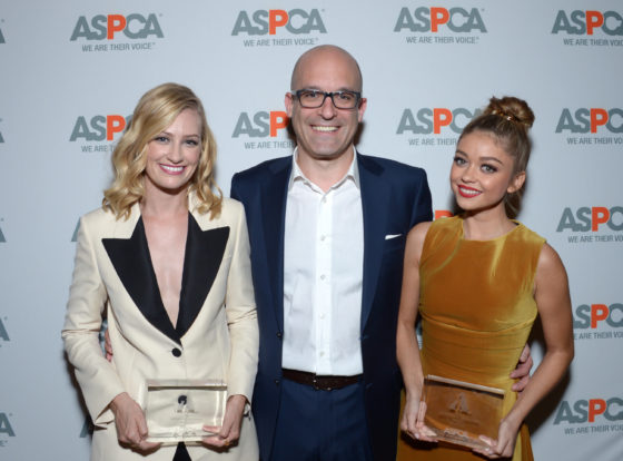 BEL AIR, CA - OCTOBER 20: (L-R) Compassion Award recipient Beth Behrs, ASPCA President and CEO Matt Bershadker, and Voice for Animals Award recipient Sarah Hyland attend ASPCA's Los Angeles Benefit on October 20, 2016 in Bel Air, California. 