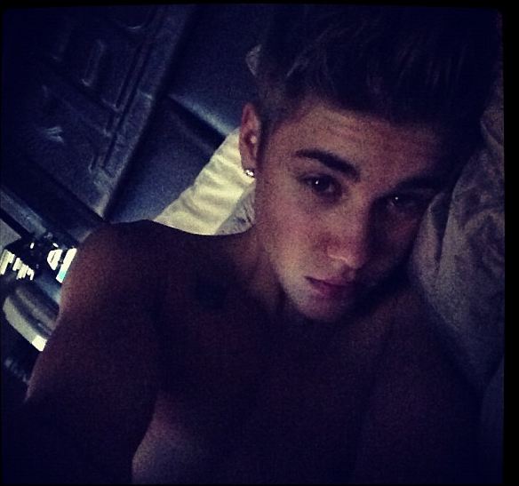 Justin Bieber throws up on stage